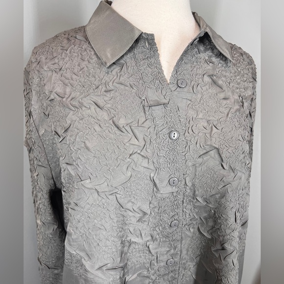EUC Chico’s Crinkle Texture Blouse - Picture 3 of 7